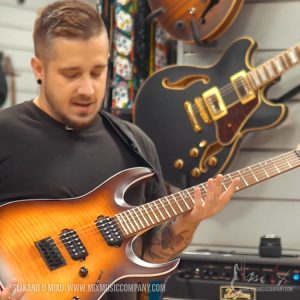 Ibanez RGA42FM-DEF električna gitara u rukama gitariste Dexa iz Mix Music Company.