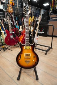 Ibanez AR520HFM-VLS električna gitara


