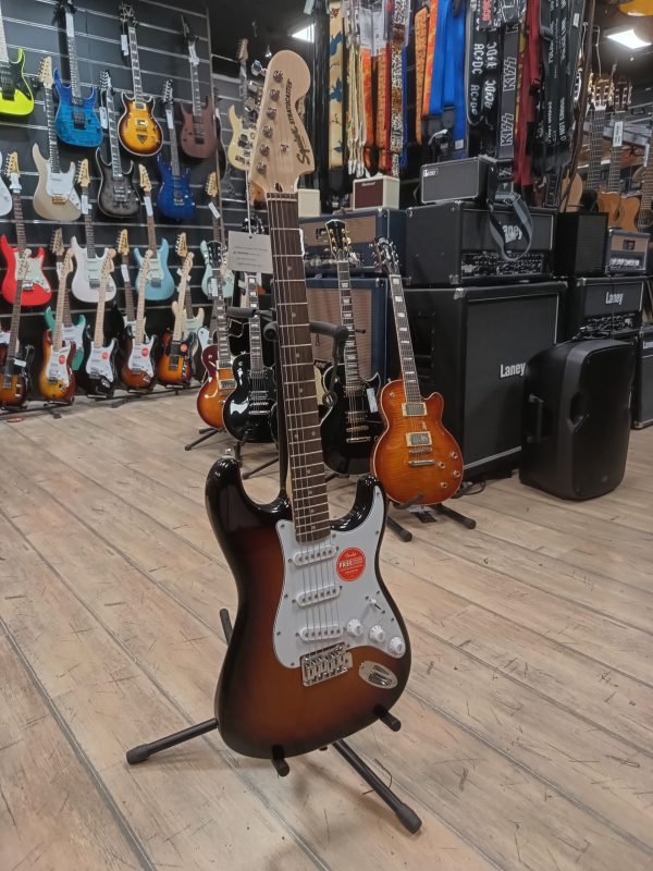 GITARA SQUIER AFF STRAT LRL WPG 3TS