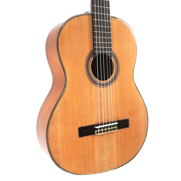 Bočni pogled na rezonantno telo klasične gitare Wakertone W-08