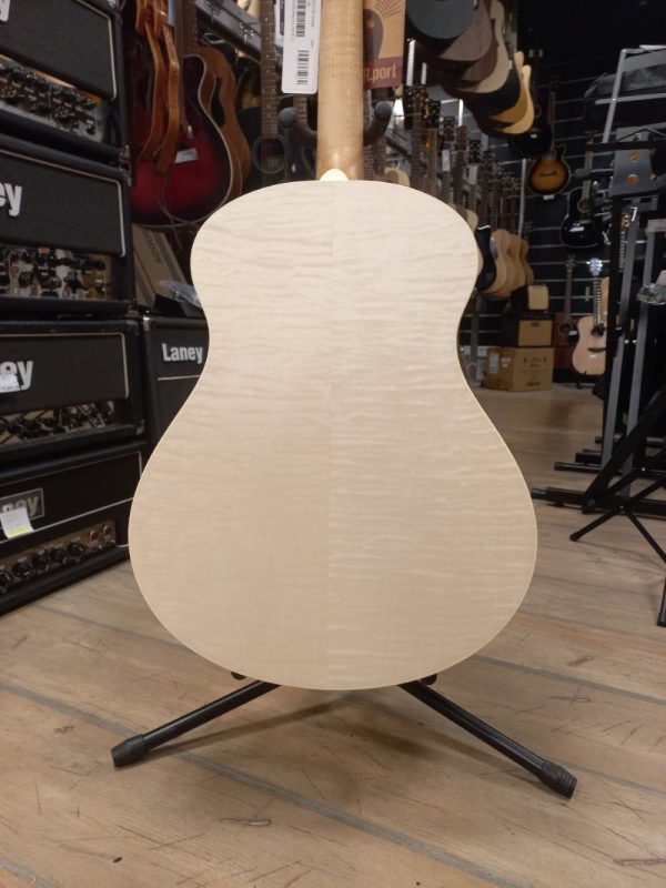 Ibanez AAM370E-OAW akustična ozvučena gitara, zadnji prikaz, fotografisana u prodavnici Mix Music Company