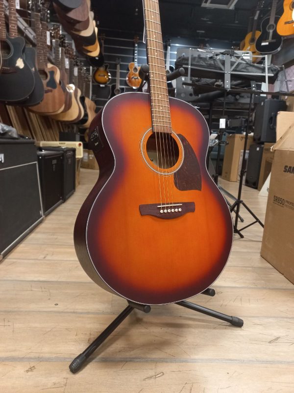 Prednja strana tela gitare Ibanez PJ50E-OAH u Vintage Amber Sunburst boji, prikazana u prodavnici Mix Music Company