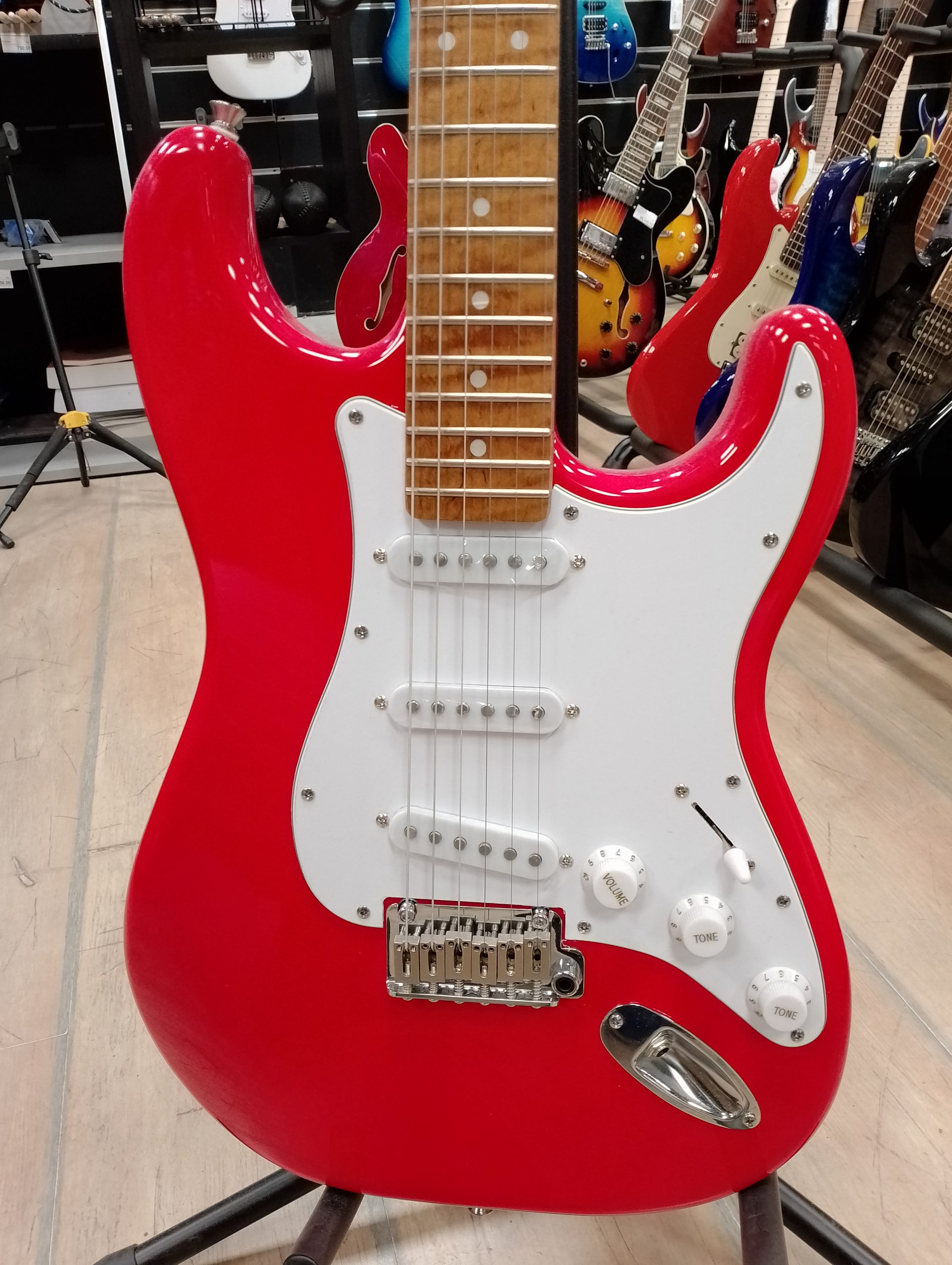 Wakekrtone VK62-RD Električna gitara Crvena Strat tri singla - Slika 2