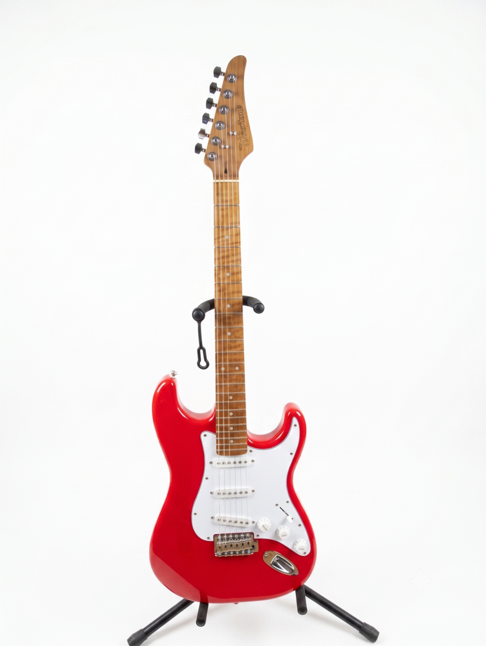 Wakertone VK62-RD električna gitara ST-stila u crvenoj boji sa belim pickguardom, javorovim vratom i tri single-coil magneta