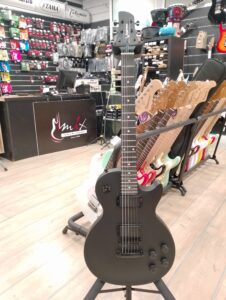 Veston ELP-BK električna gitara u Les Paul stilu u crnoj boji