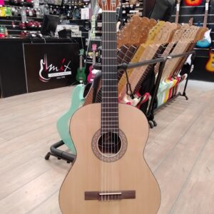 WakerTone CL11-1 klasična neozvučena gitara 4/4 sa prednjom pločom od javora i ugraviranom rozetom