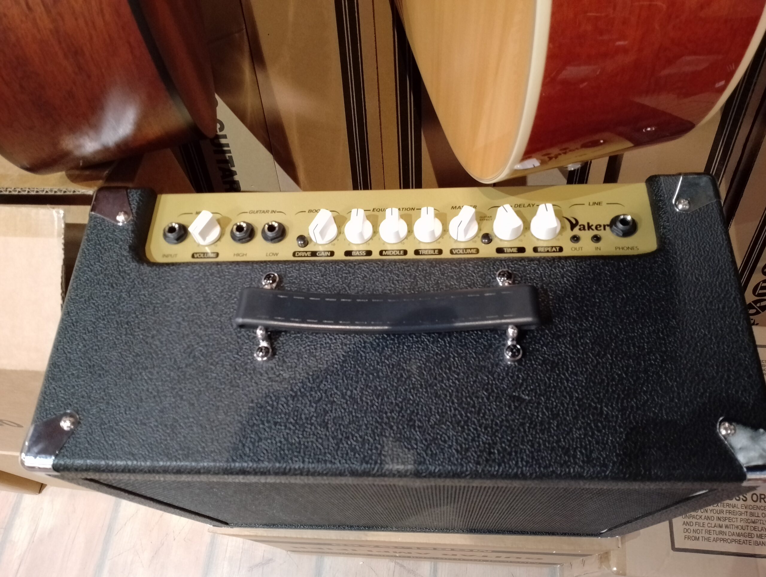Vaker VG60 Gitarsko kombo pojačalo 60W snage sa Delay efektom - Slika 4