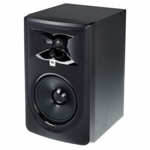 JBL 306P MkII aktivni dvosmerni studijski monitor mat crne boje sa 6.5-inčnim zvučnikom i zadnjim bas-refleks otvorom