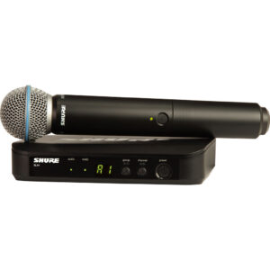 Shure BLX24E/B58-H8E profesionalni bežični vokalni sistem koji sadrži BLX4 prijemnik i BLX2 ručni predajnik sa Beta 58A mikrofonskom glavom